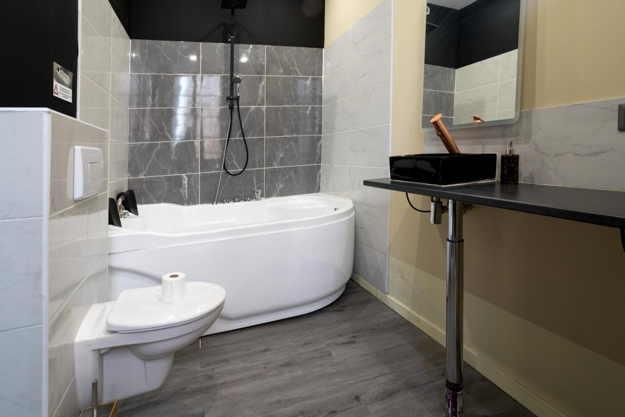 Baignoire Centre Ville Narbonne Ngoại thất bức ảnh
